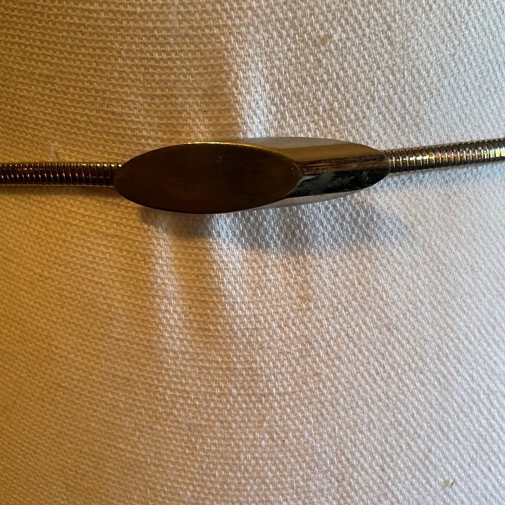 Very Thin Silver Stretch Belt - Picture 2 of 3